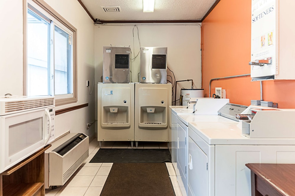 Motel6 Southgate, MI - Detroit 60/60