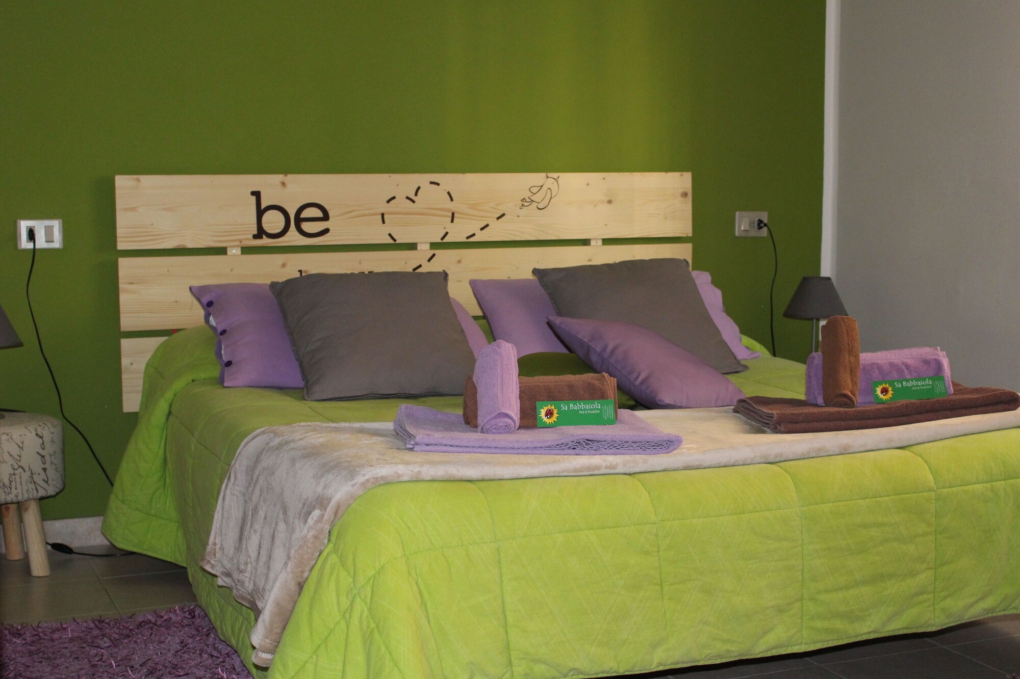 ROOM, DOUBLE BED