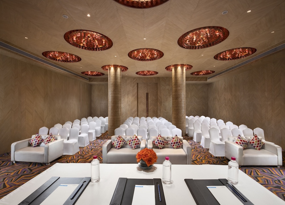 Sarovar Premiere Ct 37/45