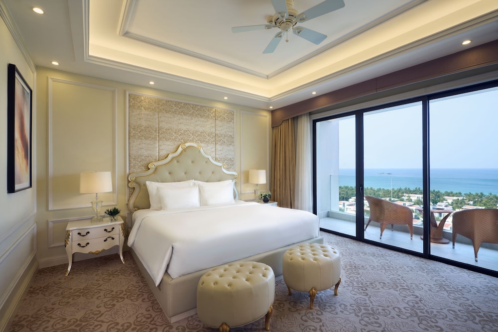 DELUXE, SUITE, OCEAN VIEW