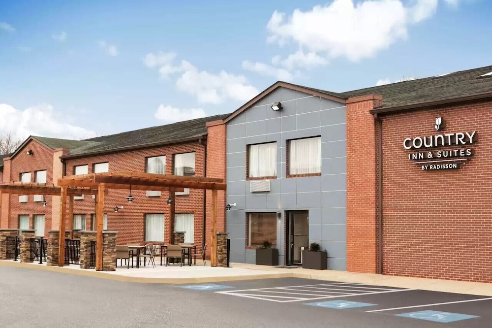 Country Inn and Suites by Radisson, Dahlgren-King George, VA 3/53
