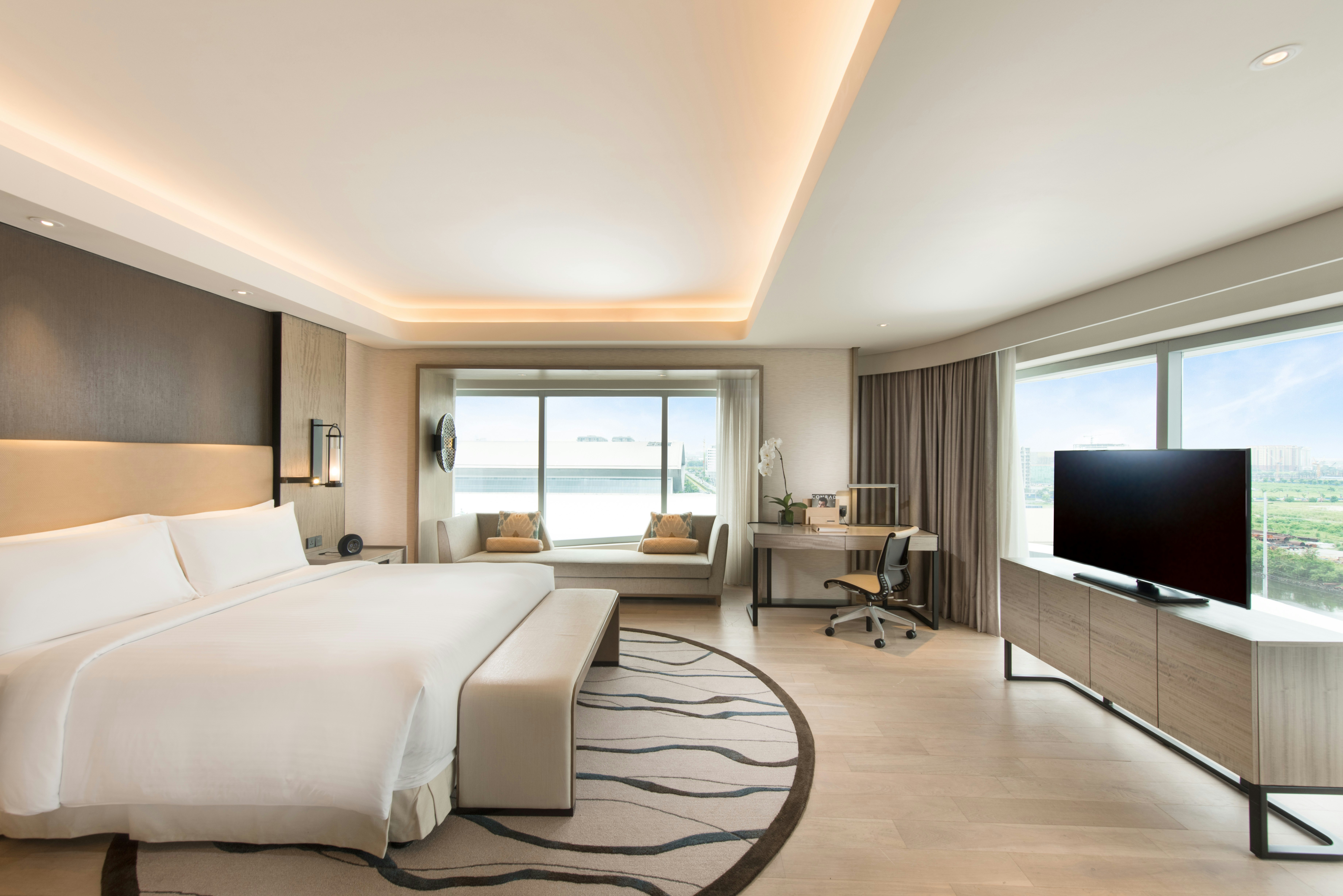 PREMIER, KING BED