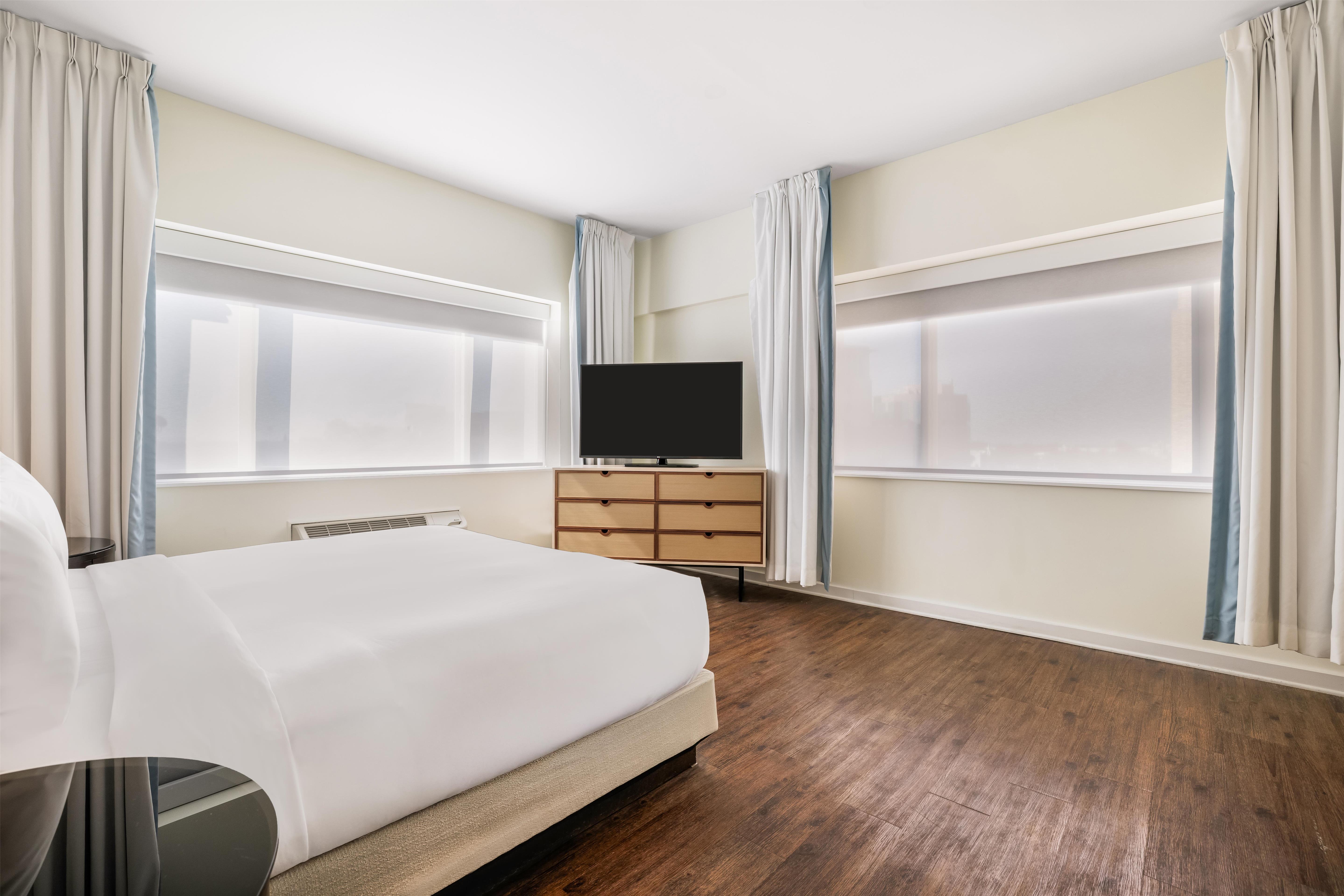 1 BEDROOM, PREMIUM, SUITE, KING BED