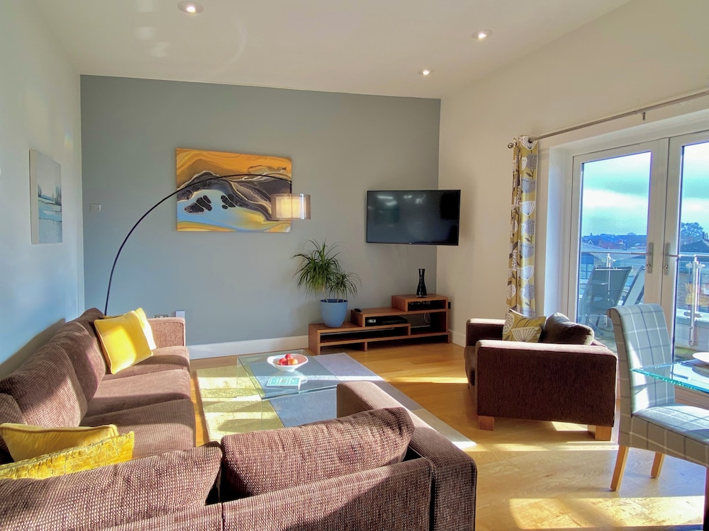 YOUR SPACE APARTMENTS - THE HAMILTONS 32/46