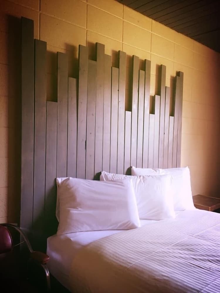 Vegreville Garden Inn 33/48