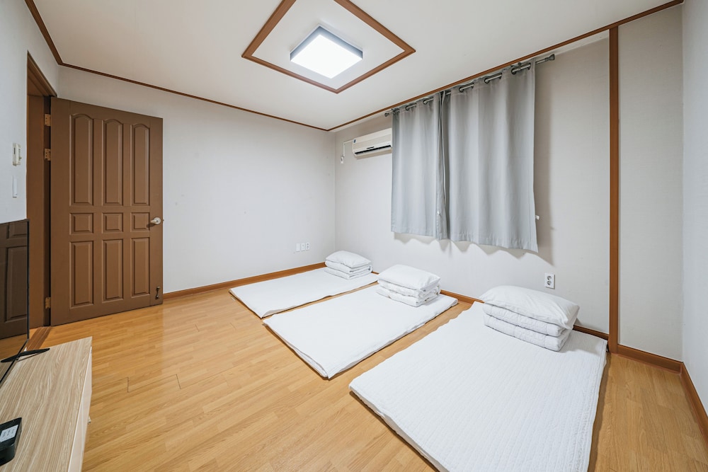Gallery Hotel Be 30/50