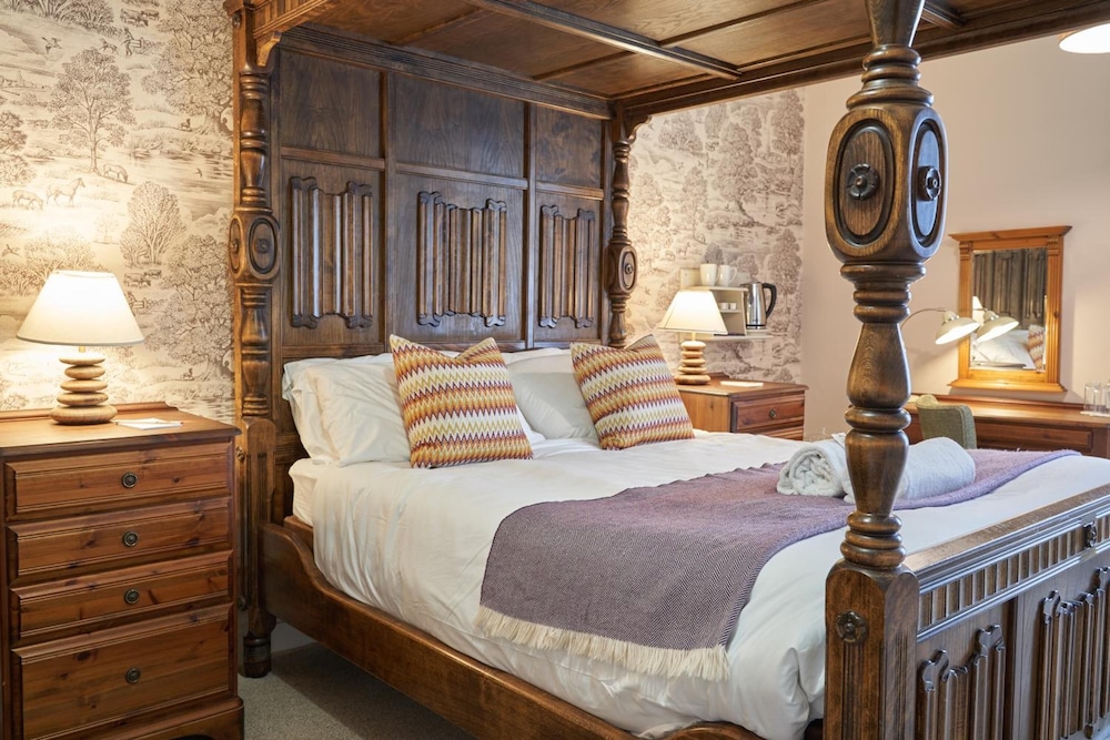 The Cotswold Gateway Hotel 22/25