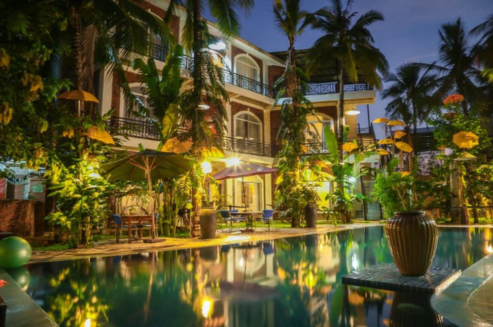 The Coconut House 43/50