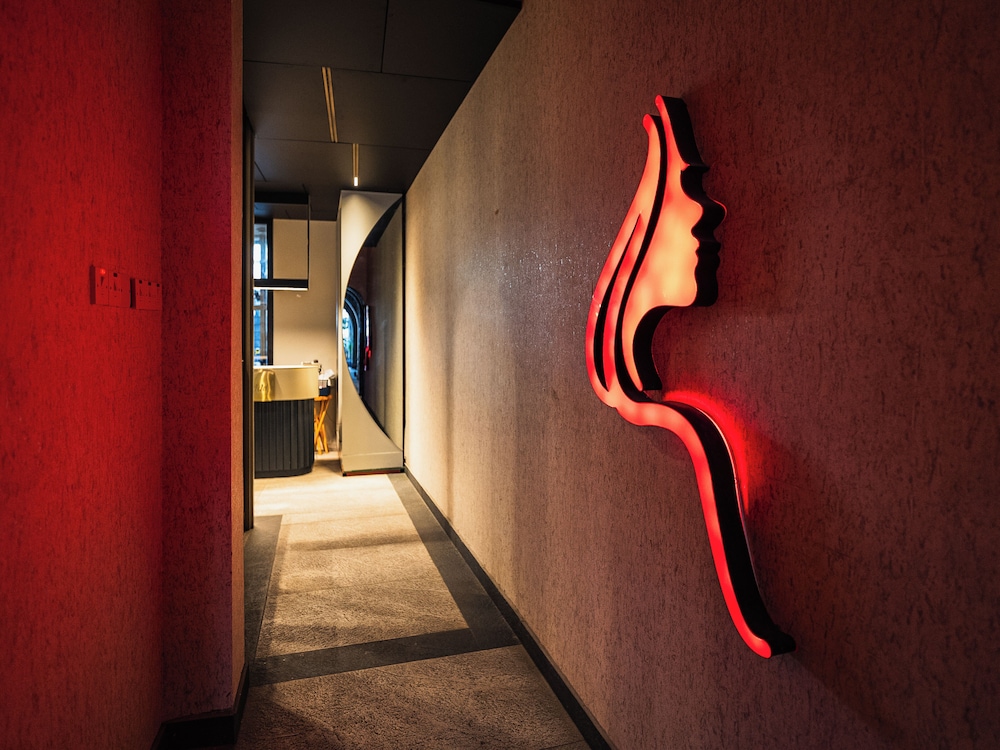 Avenue Hotel 18/46