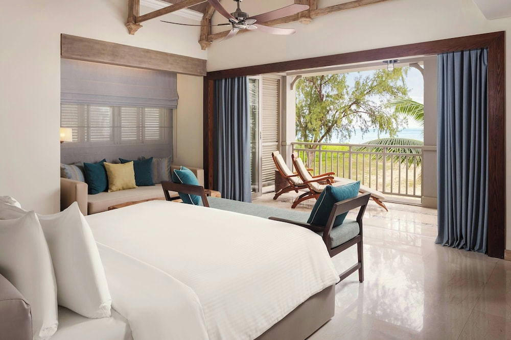 Suite, King Bed, Sofa, Balcony