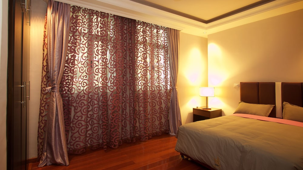 1 BEDROOM, APARTMENT, CITY VIEW