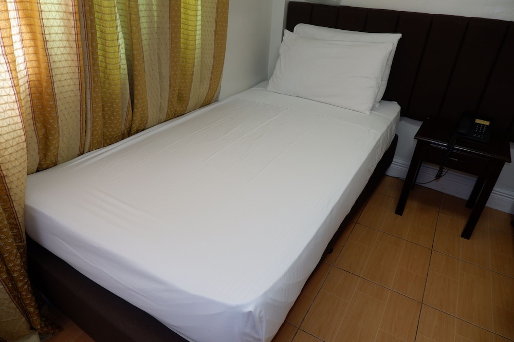 OYO 252 Hotel Euroasia 18/50