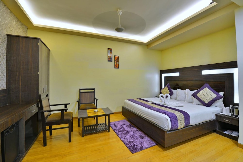 Hotel Samrat 9/45