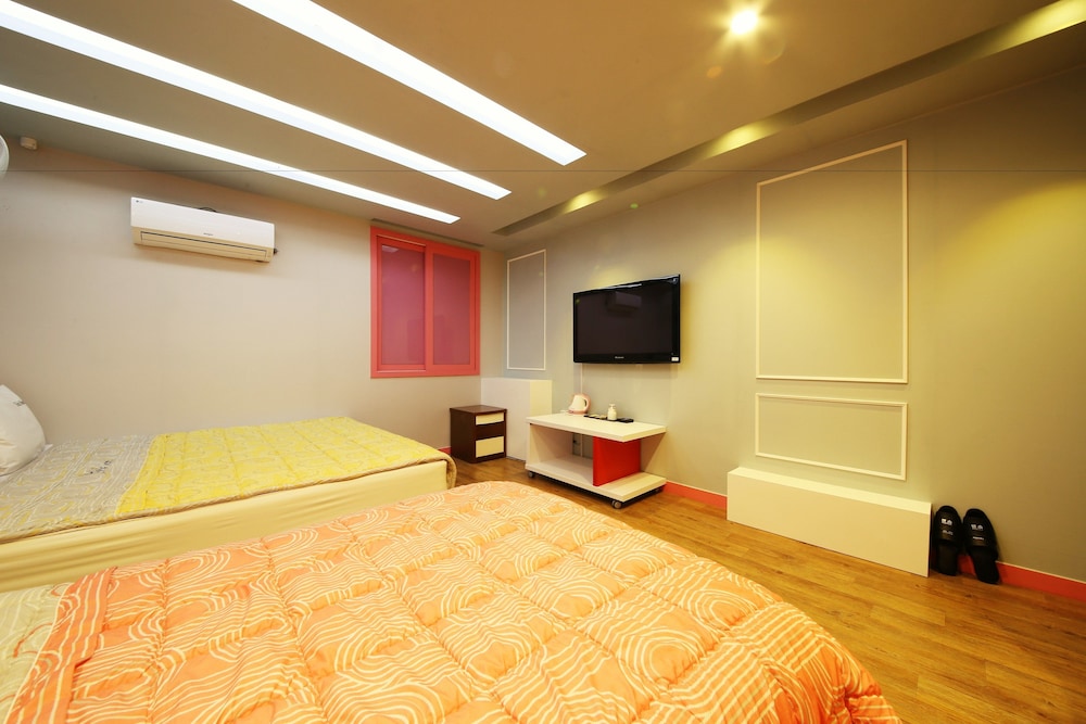Sense Motel 23/50