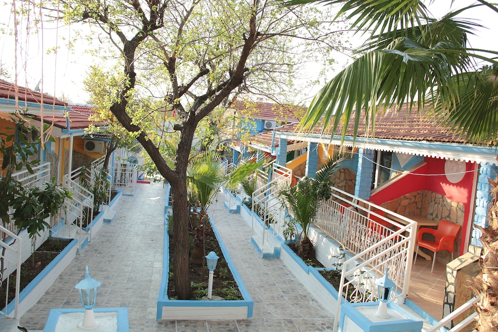 Temple Side Hotel 28/29