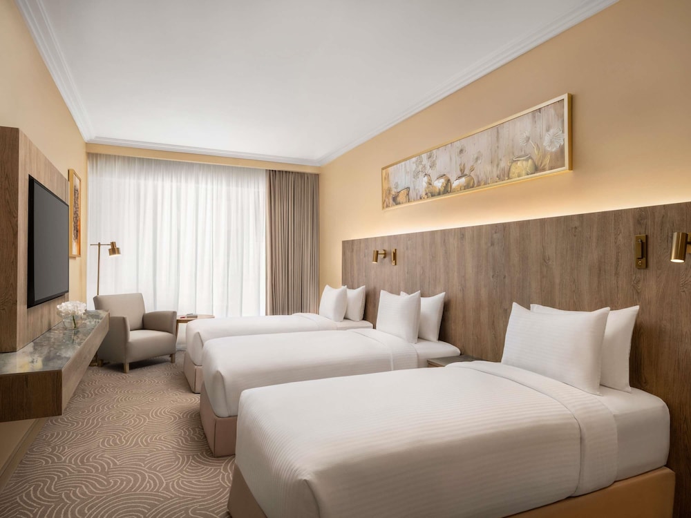 SUPERIOR, 3 BEDS, CITY VIEW