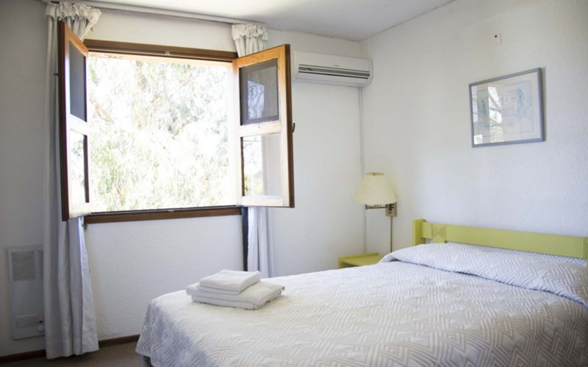 ROOM, QUADRUPLE