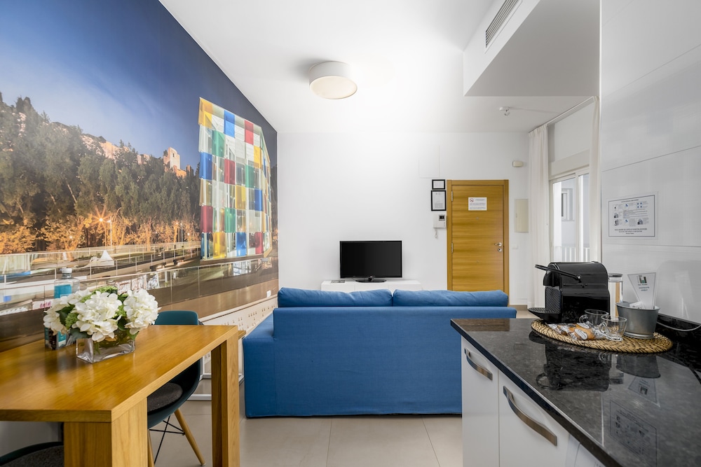 Suites Del Pintor Apartments 53/57