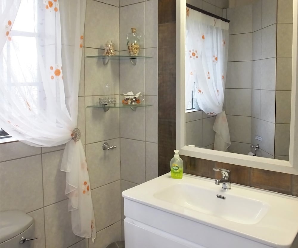 Tatenda Guesthouse 34/38