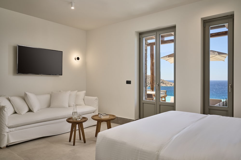 Ios Grand Pool Suites 7/50