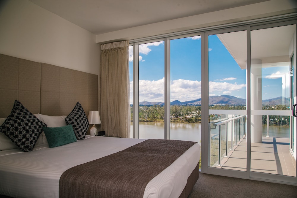 Empire Apartment Hotel 14/56
