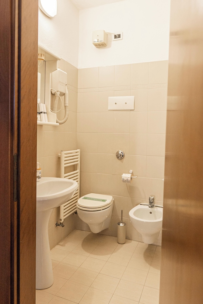 Hotel Villa Sara 58/60