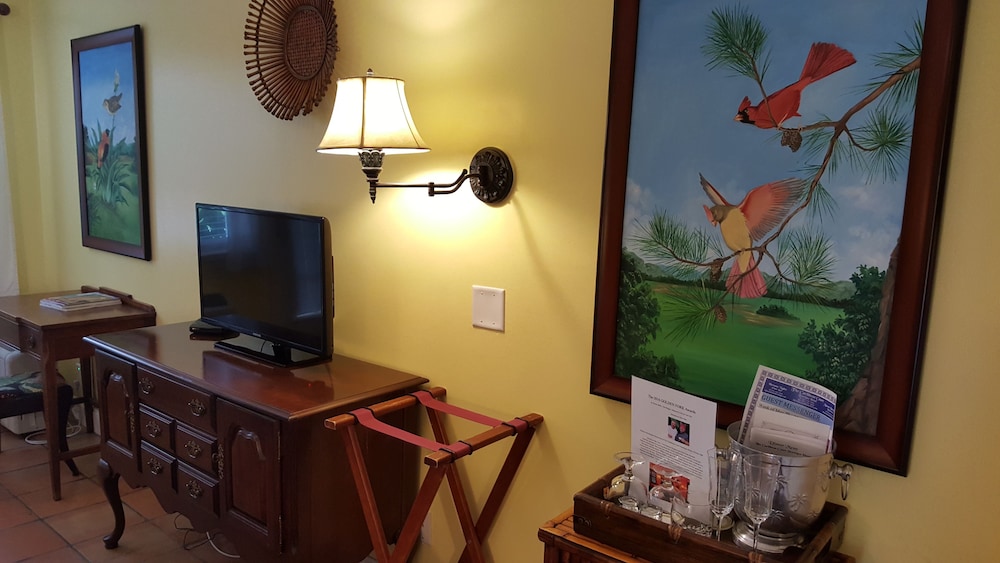 The Caribbean Court Boutique Hotel 5/83