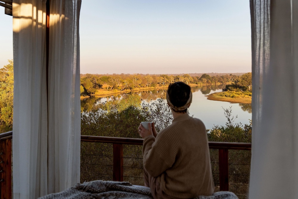 Simbavati Hilltop Lodge 8/50