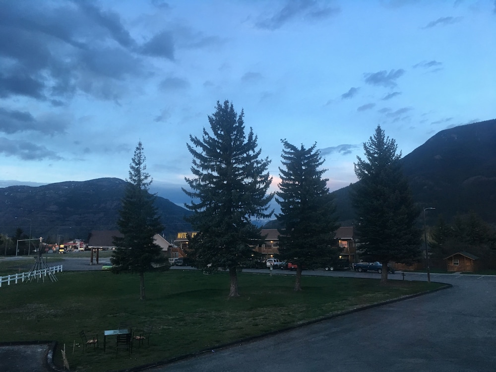 Western Inn-Glacier Park 25/50