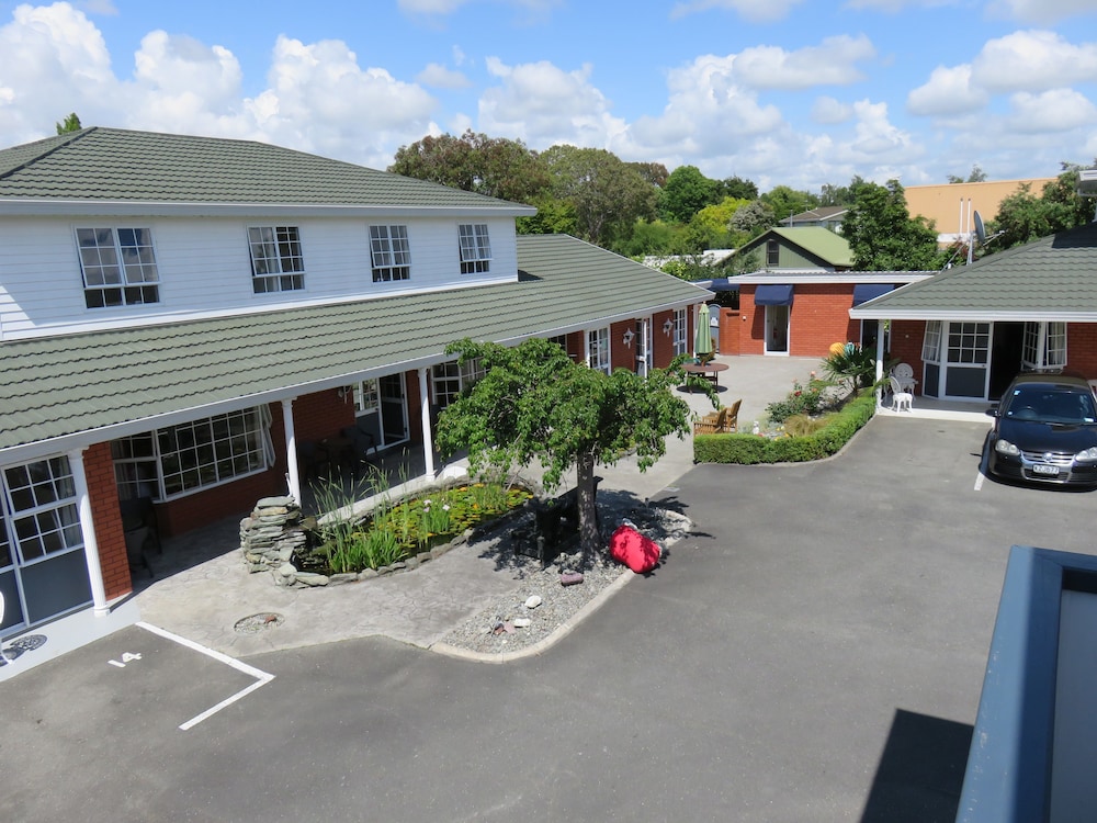 Admirals Motor Lodge 61/71