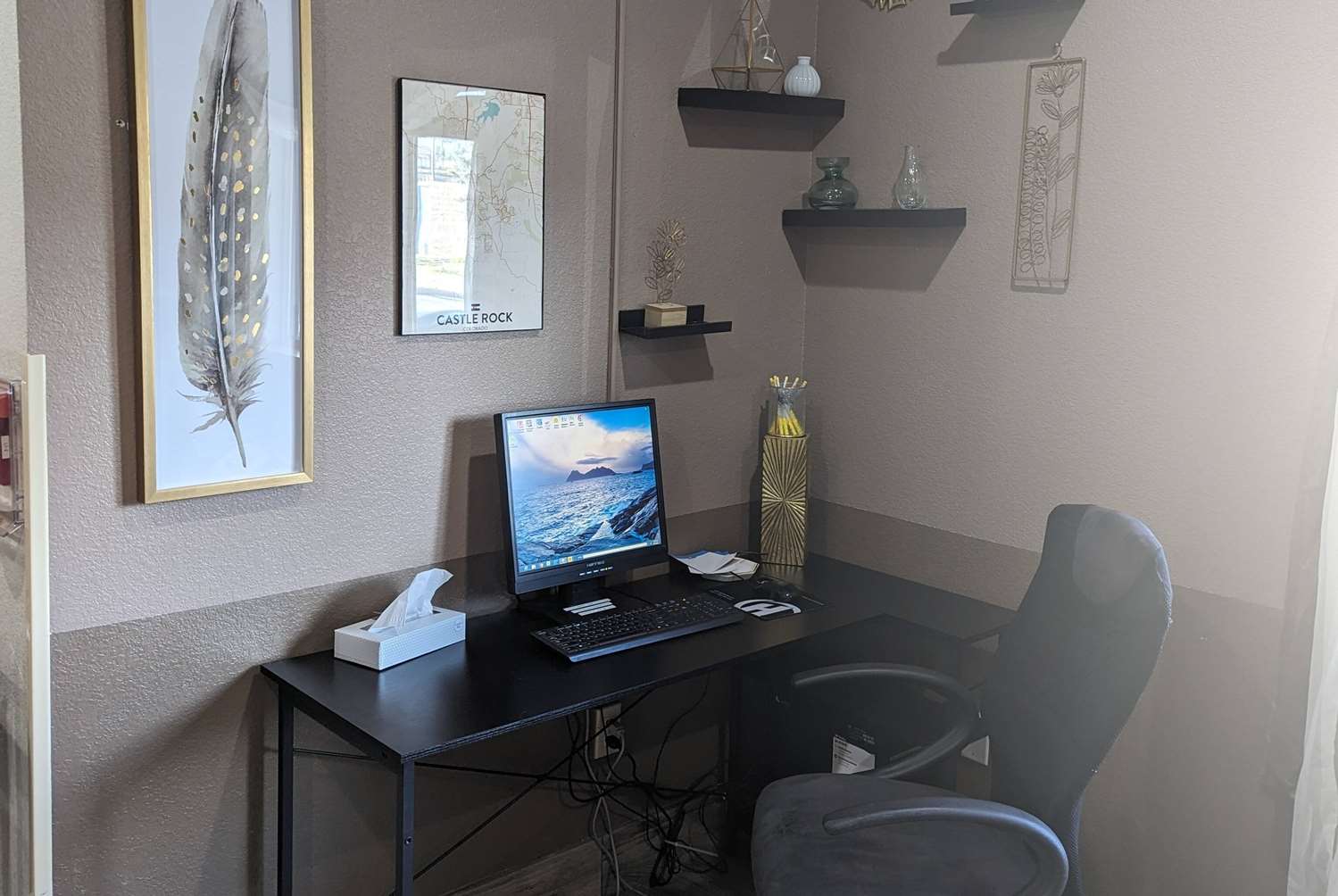 Days Inn & Suites By Wyndham Castle Rock 13/19