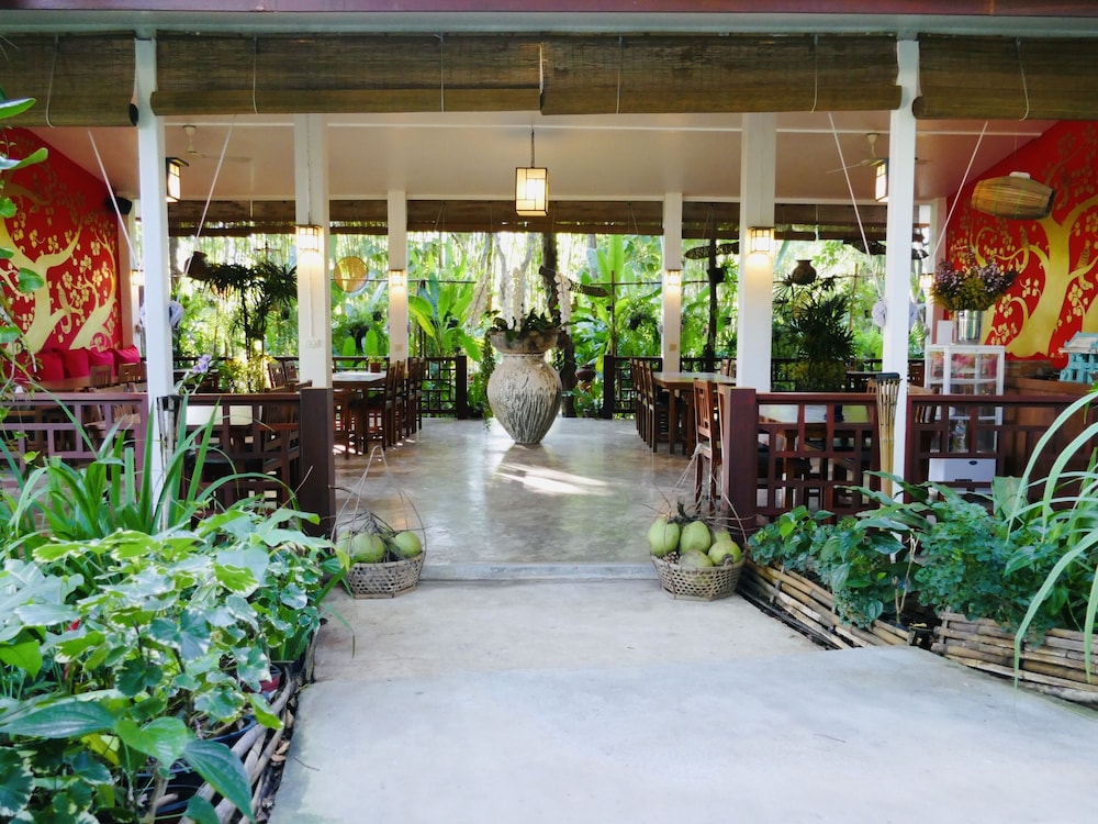 Monoceros Resort 7/76