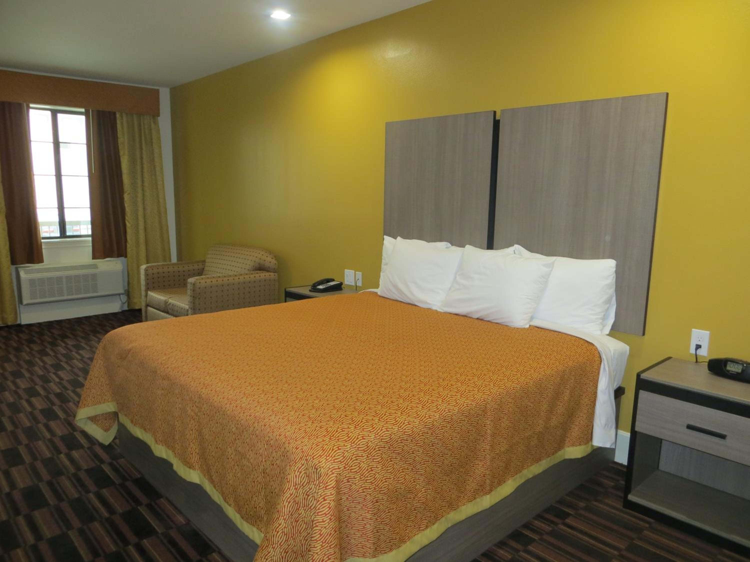 Scottish Inn And Suites 17/53