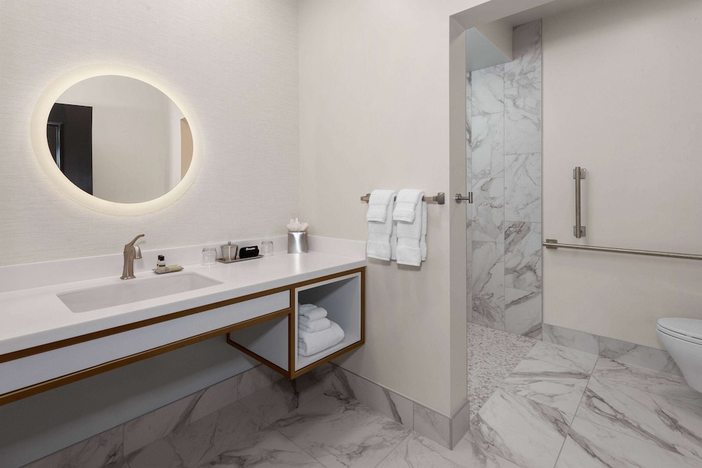Legacy Hotel Trademark Collection by Wyndham 39/40
