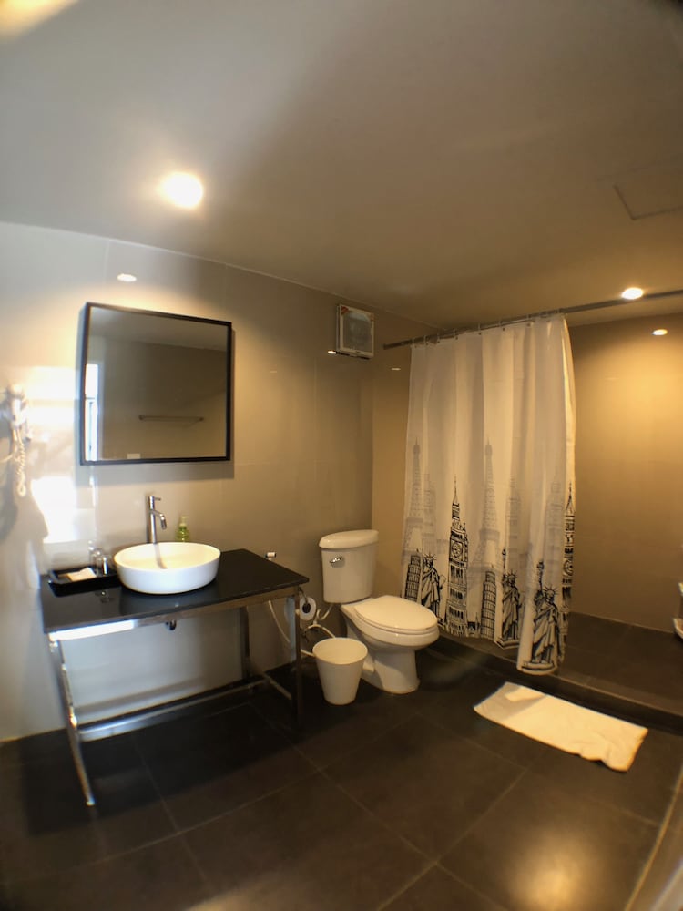 Paragon Inn 45/63