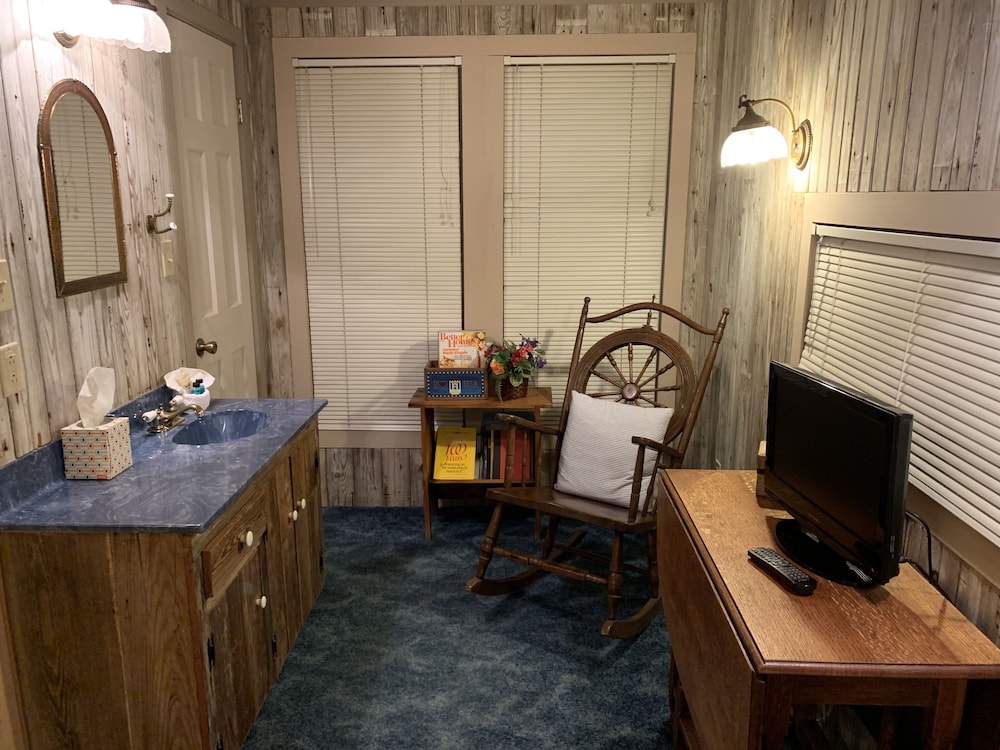 Kuebler Waldrip Haus Bed and Breakfast 38/50