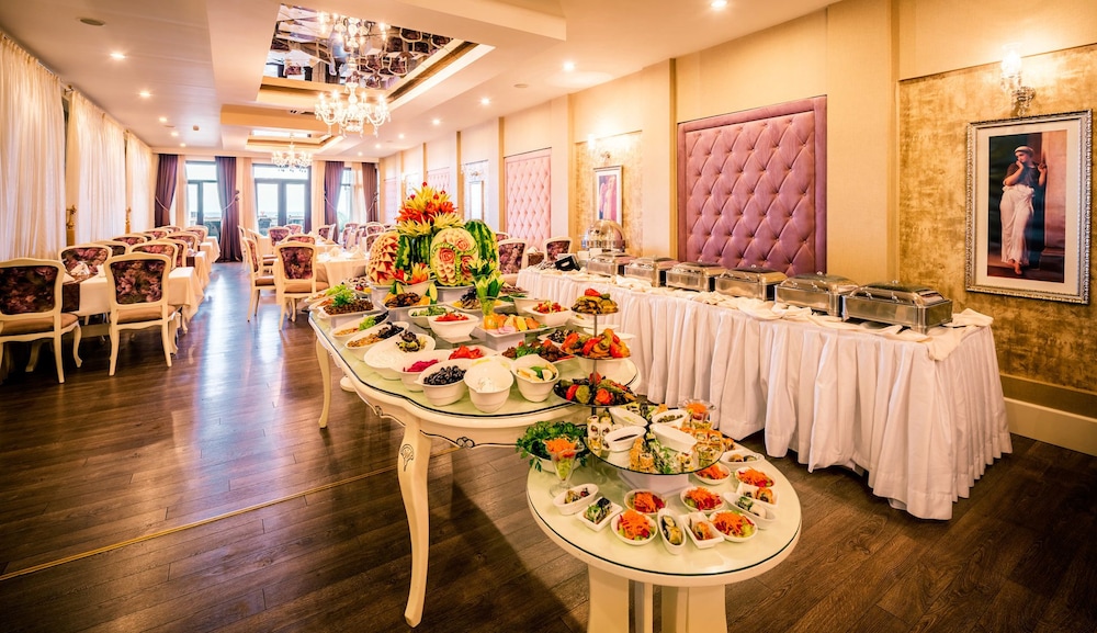 restaurant cafeteria