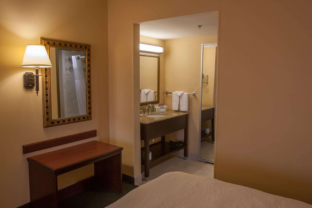 Hampton Inn Suites Stillwater 19/50