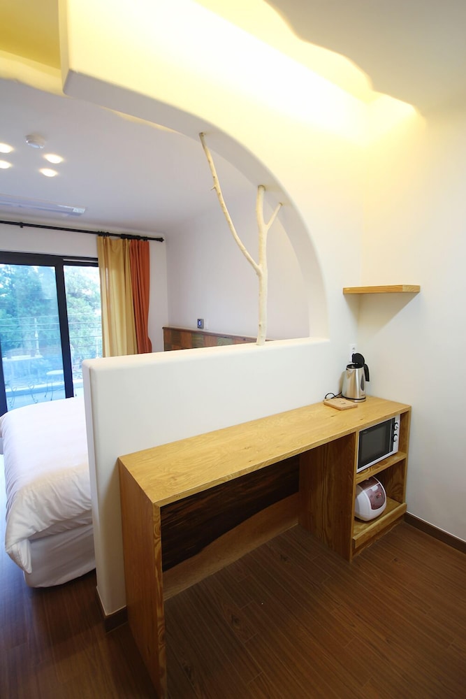 Nomad Pension In Jeju 9/62