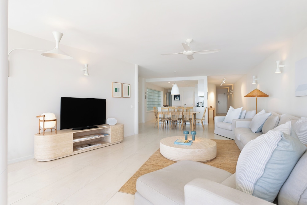 La Mer Apartments 27/50