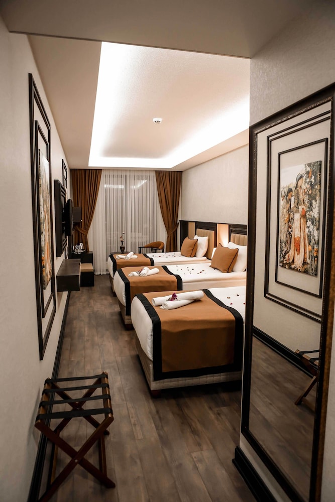 Dimen Hotel 11/37