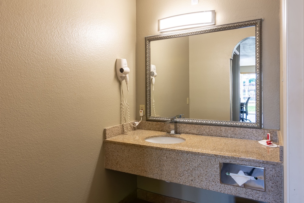 Super 8 By Wyndham Dallas East Near Fair Park Downtown 18/21