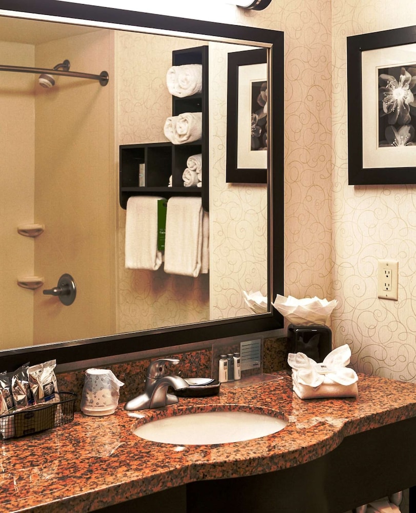 Hampton Inn and Suites Tulsa Hills 22/37