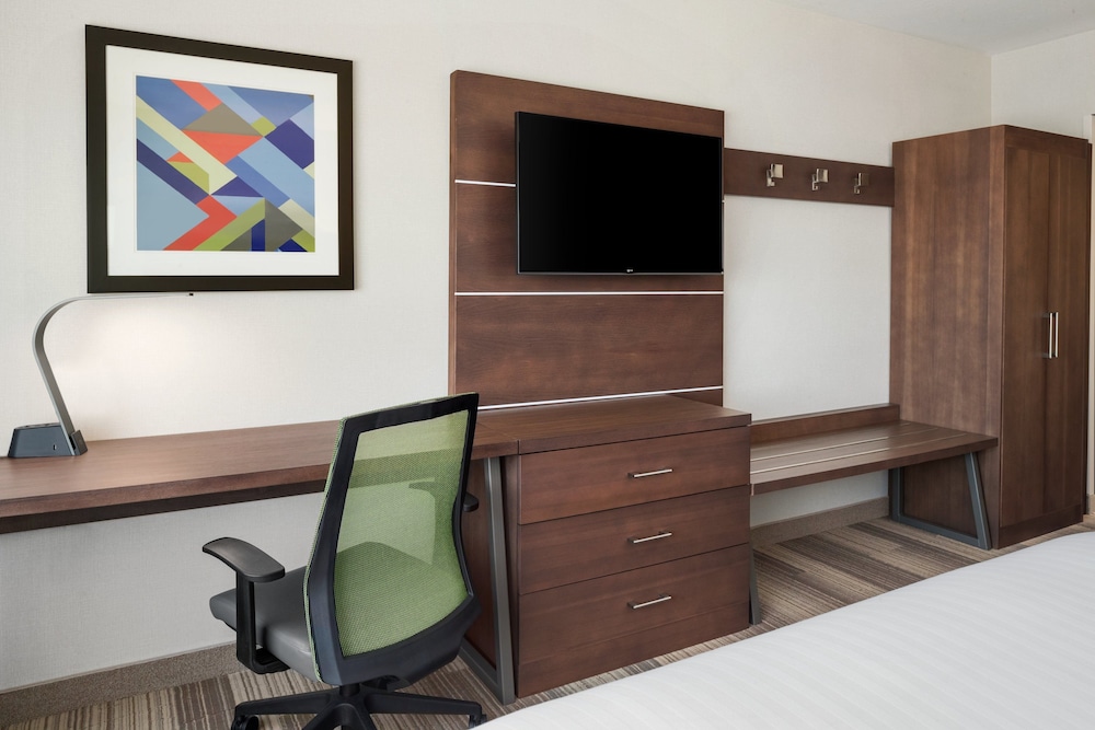 Holiday Inn Express And Suites Duluth North Miller Hill 51/59