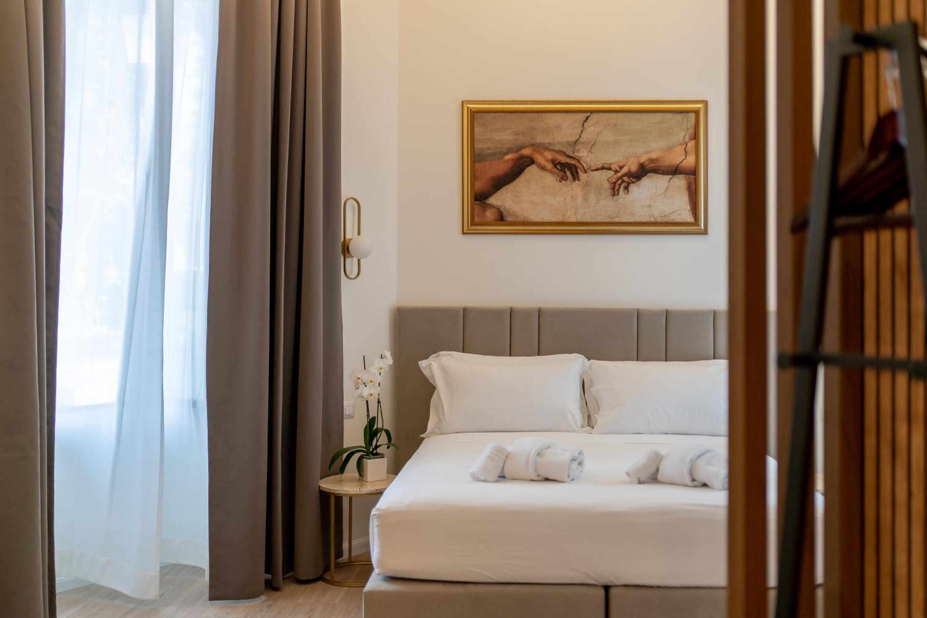Romart Luxury Rooms 3/8