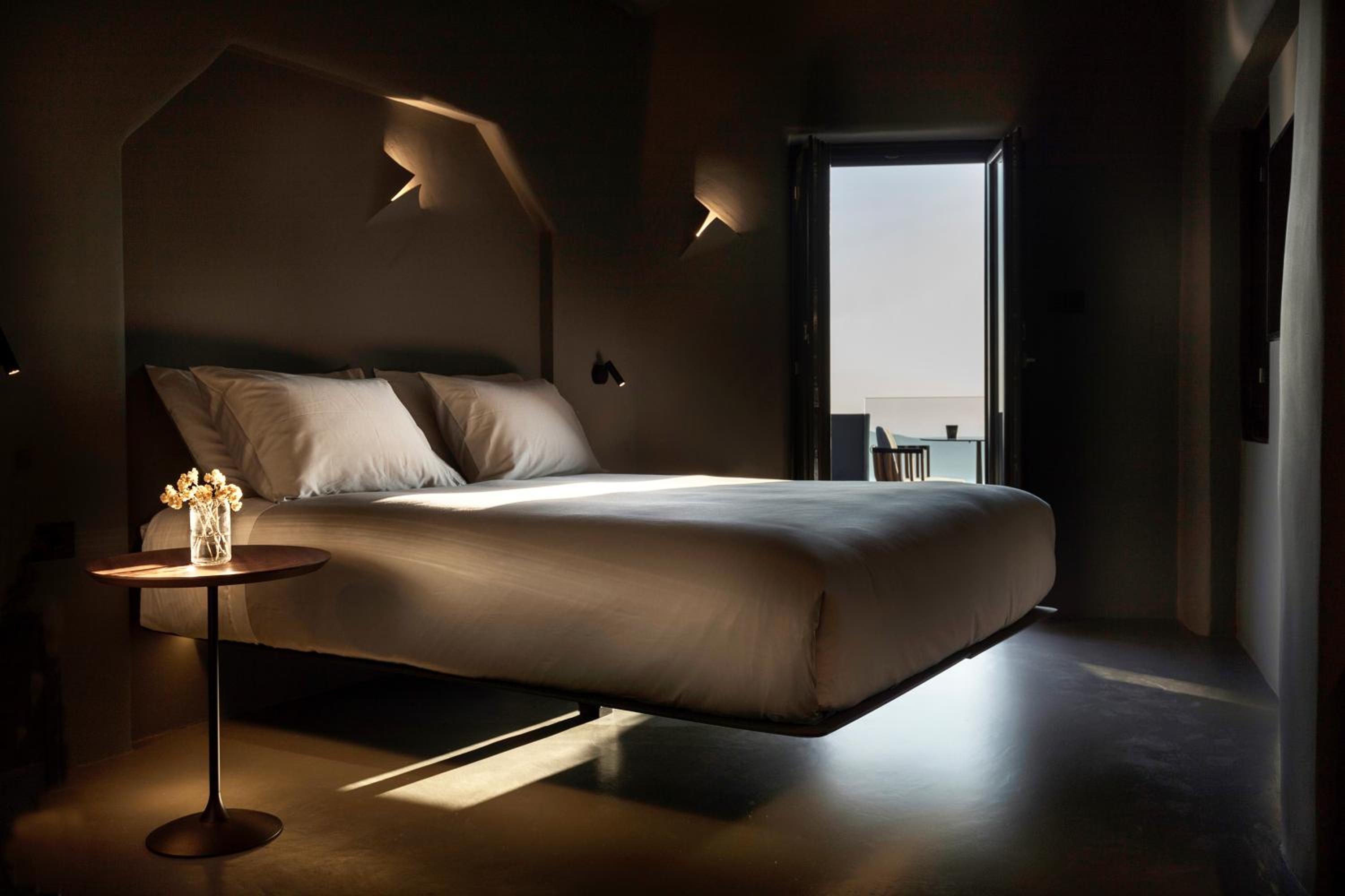 Honeymoon, Suite, King Bed, Sunset View, Outdoor Jetted Tub, Sofa, Plunge Pool، Kivotos Santorini 2/2