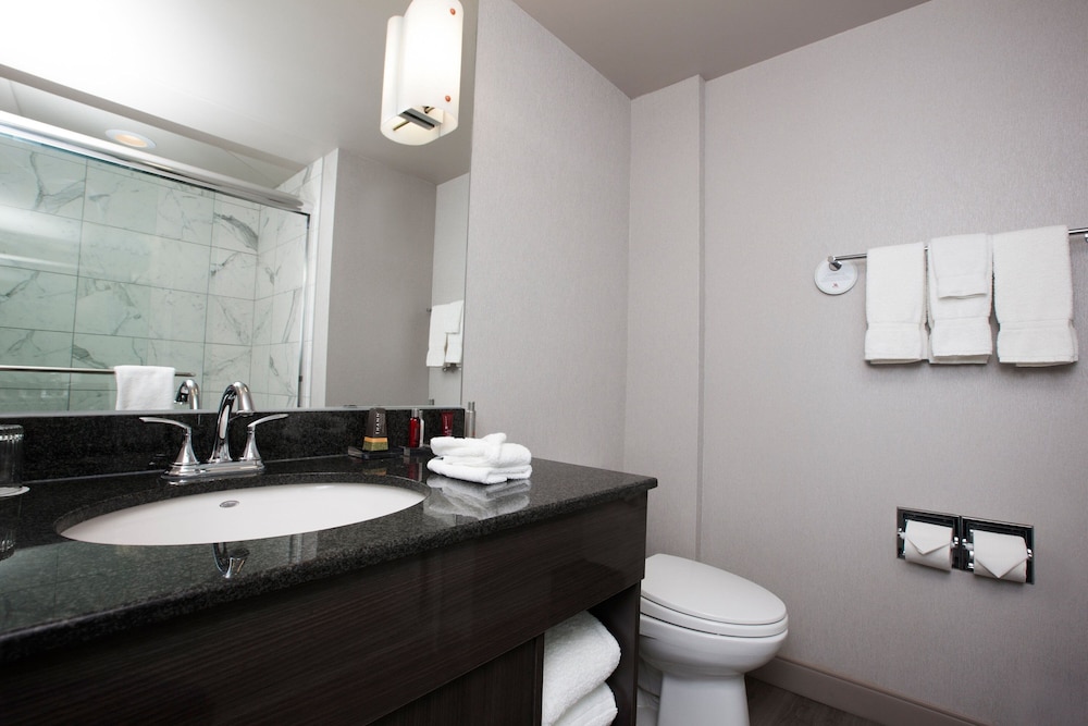 جناح بسريرين مزدوجين بغرفتي نوم بإطلالة، Niagara Falls Marriott on The Falls 4/5