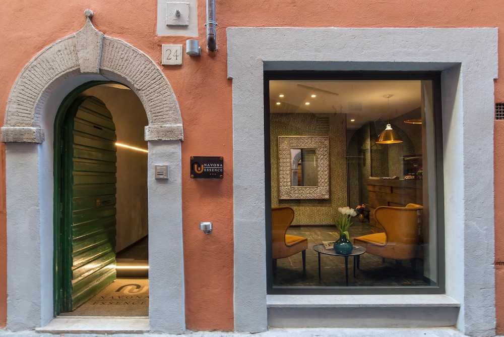 Navona Essence Hotel 4/67