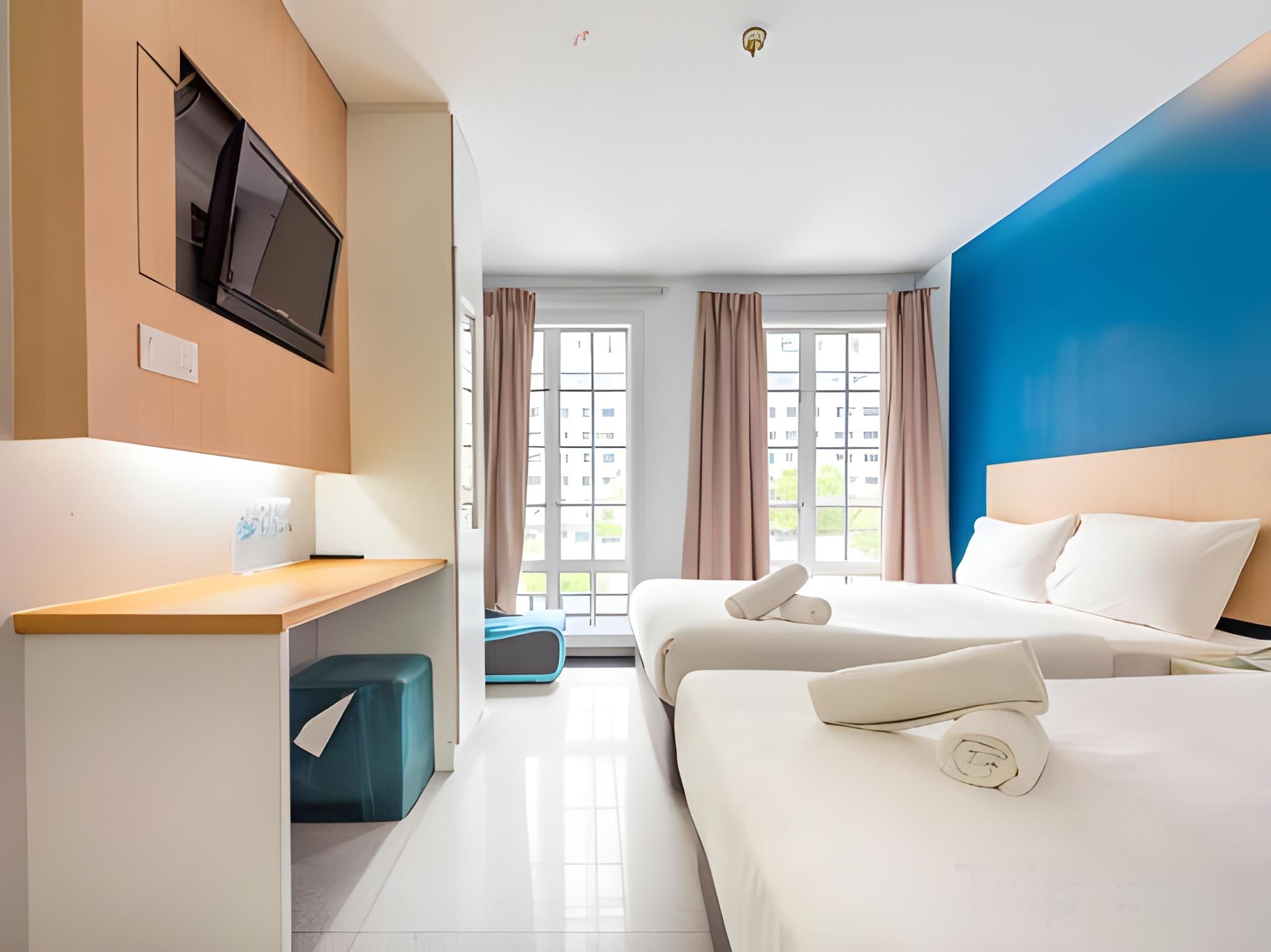 DELUXE FAMILY ROOM