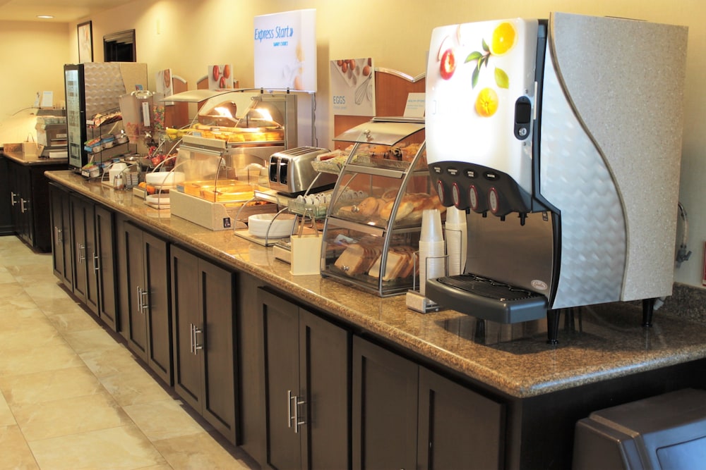 Holiday Inn Express Hotel Suites Brownsville 41/62